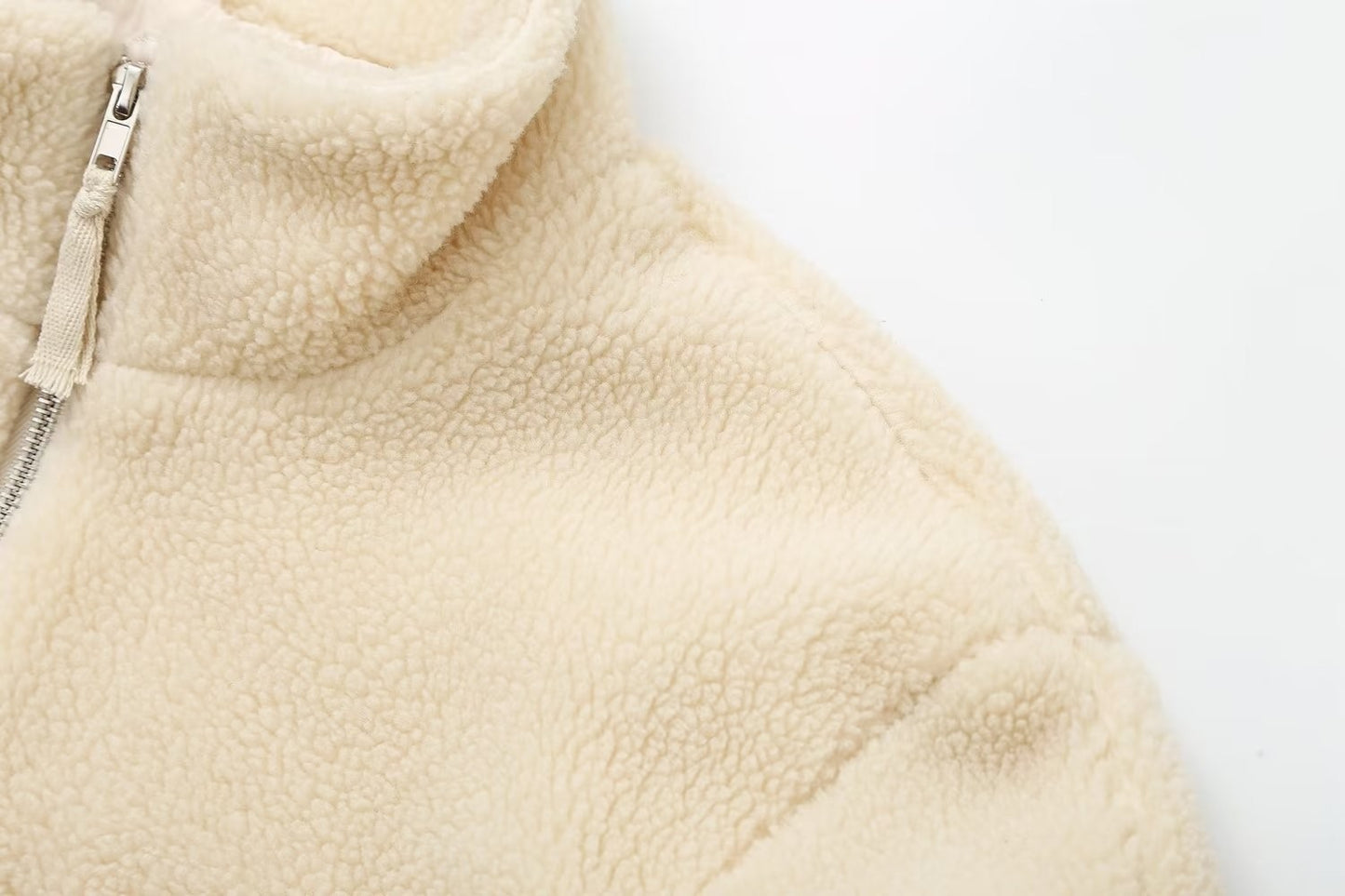 Manteau Raffiné en Laine d'Agneau à Col Roulé