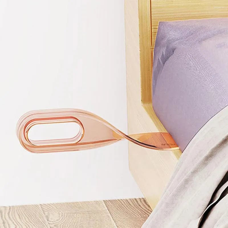 Klínový nástroj na zvedání matrace — ergonomická pomůcka pro zasouvání prostěradla