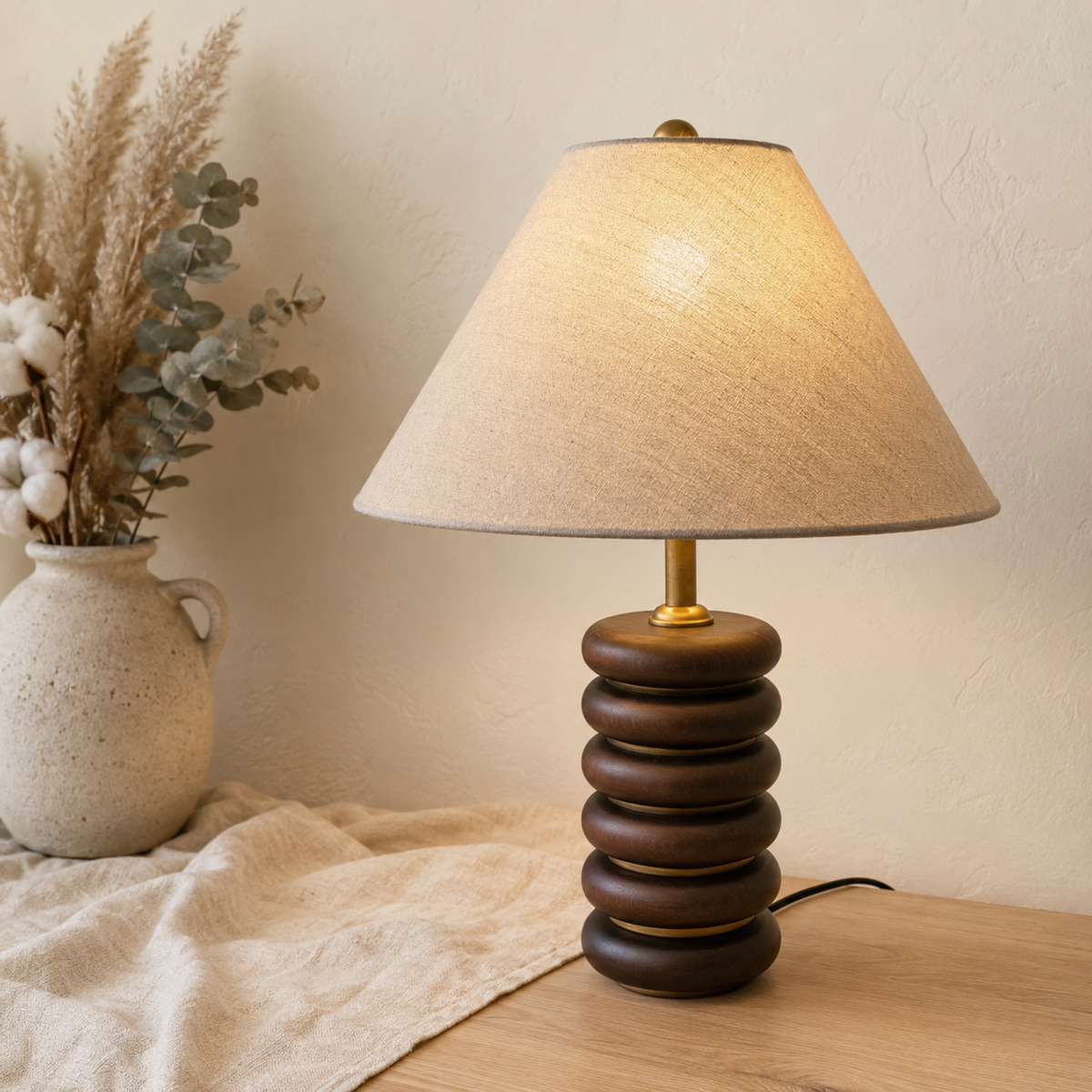 Lampă de masă LED Greyson — conectare directă la priză, bază pentru montare pe perete