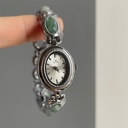 Montre-bracelet pour femmes en quartz avec bracelet en jade petit ovale et diamants