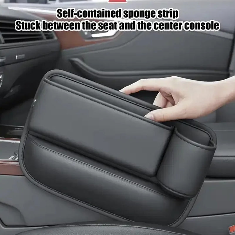 Organizer per il vano tra i sedili dell'auto in similpelle — contenitore con porta di ricarica