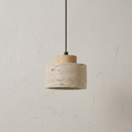 Texturerad taklampa i sten — naturlig ådring, modern minimalistisk stil