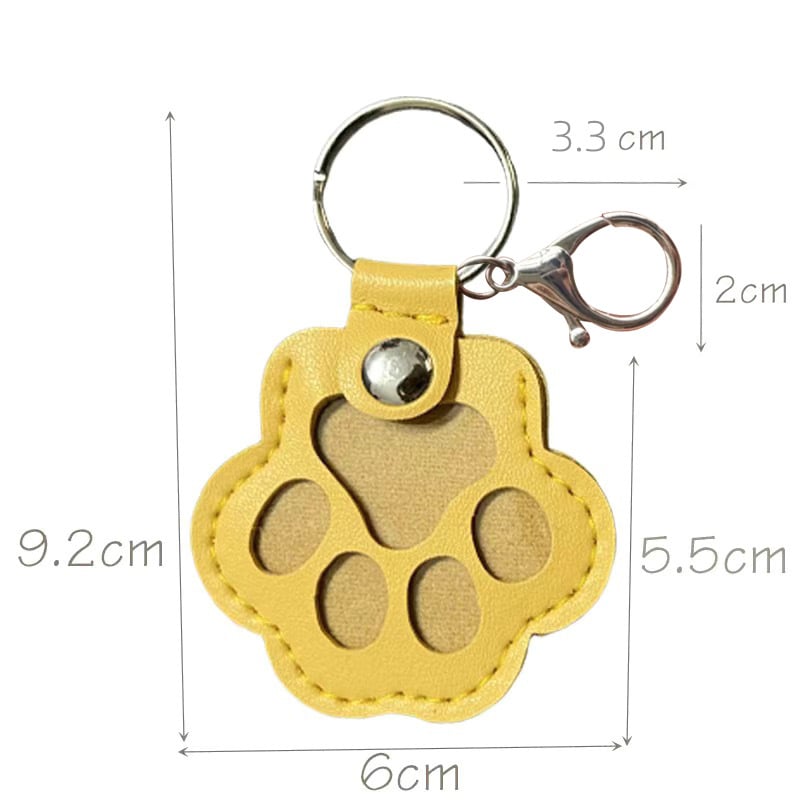 Llavero con huella de pata para recordar a una mascota, de cuero — compartimento oculto para un recuerdo