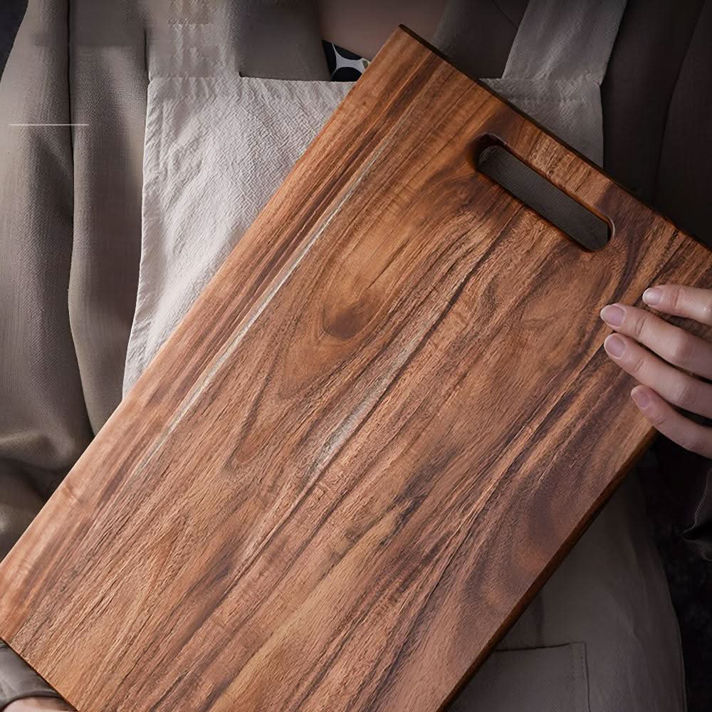 Planche à découper en bois d’acacia AuroraWood — poignée intégrée, finition écologique, design élégant