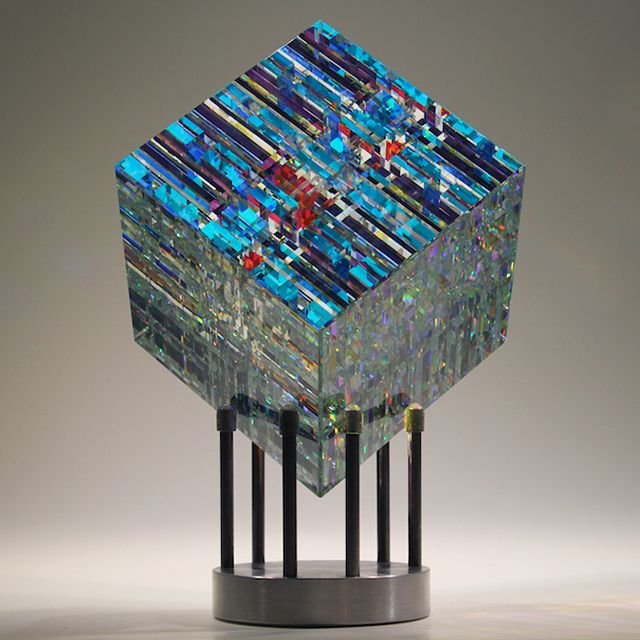 Fantasy Chroma Cube — Multi-Faceted Geometric Reflection Ornament