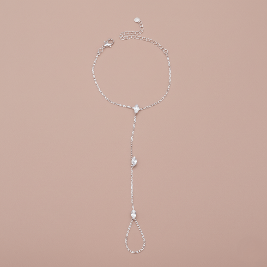 AstraNova justerbart ringarmbånd – krystalldetalj