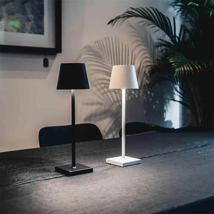 充電式LEDタッチ式メタルテーブルランプ — 3段階調光、IP54