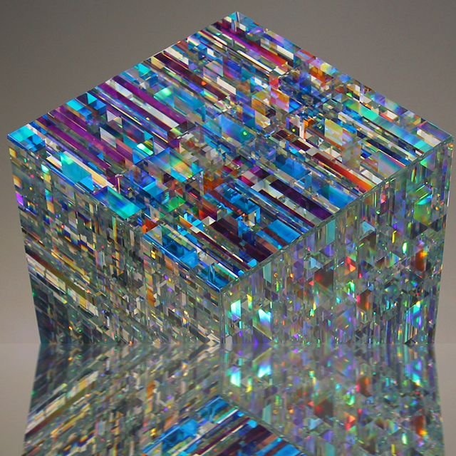 Fantasy Chroma Cube — Multi-Faceted Geometric Reflection Ornament