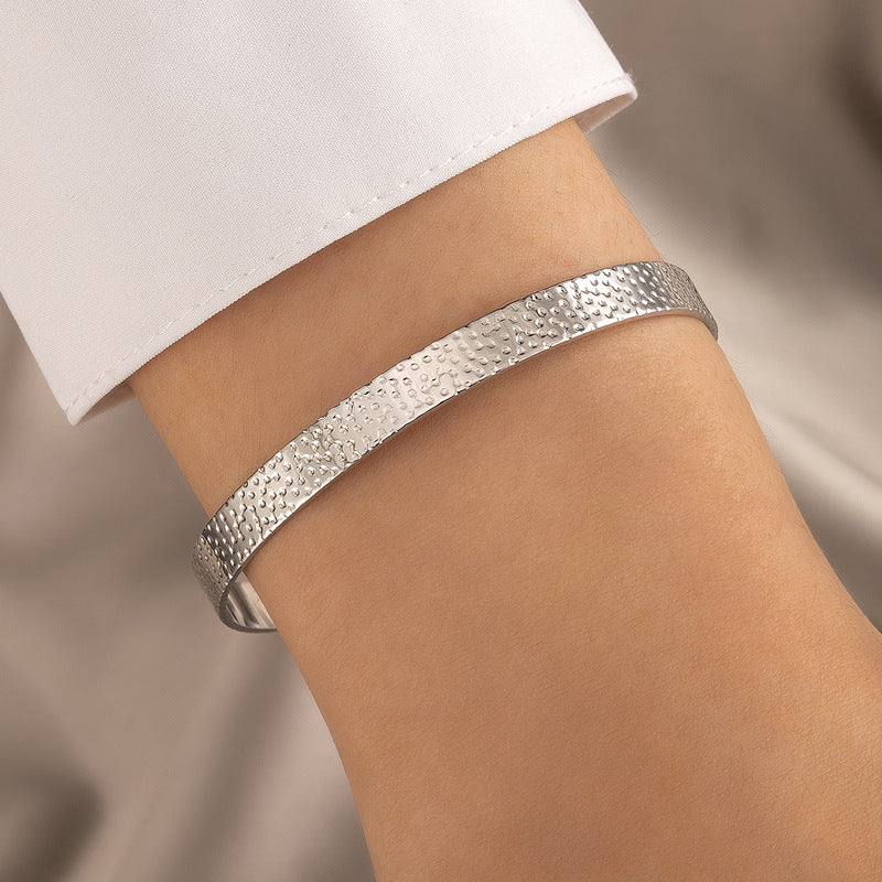 Bracelet Minimaliste en Cœur - Élégance en Argent et Or par Euroselle