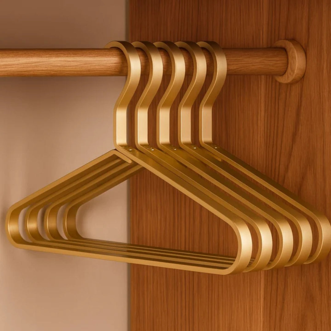 4dílná hliníková ramínka na oblečení — úzký protiskluzový design