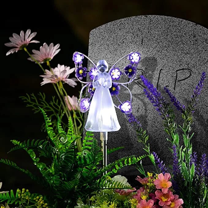 AuroraGlow solcelledrevet LED-engel for hagen — lades i dagslys, aktiveres automatisk i skumringen