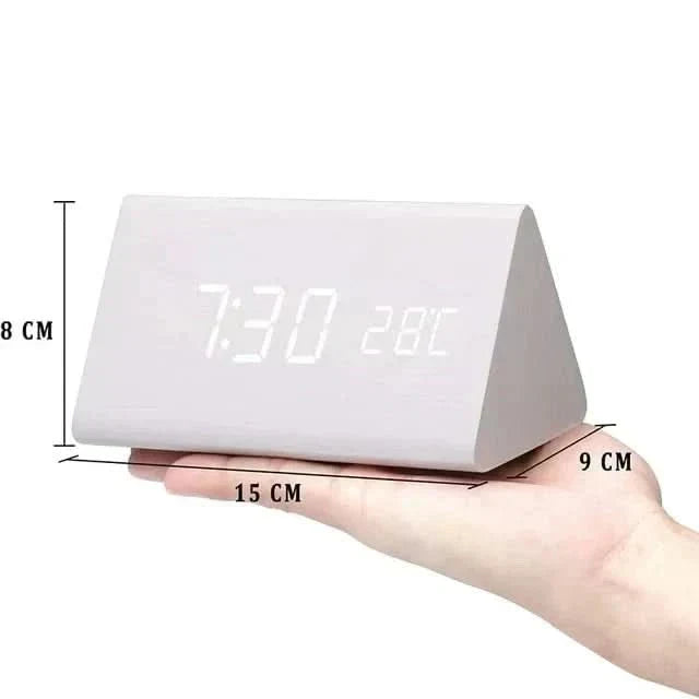ForestGlow LED-vekkerklokke – digital skjerm, etui med overflate i naturlig tre