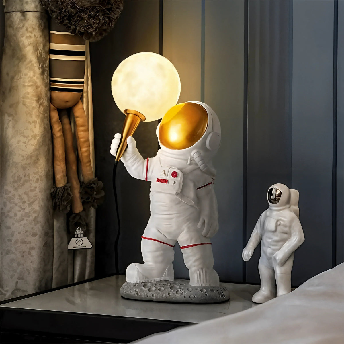 Lámpara de mesa LED Astronauta — Luz nocturna, suave luz cálida