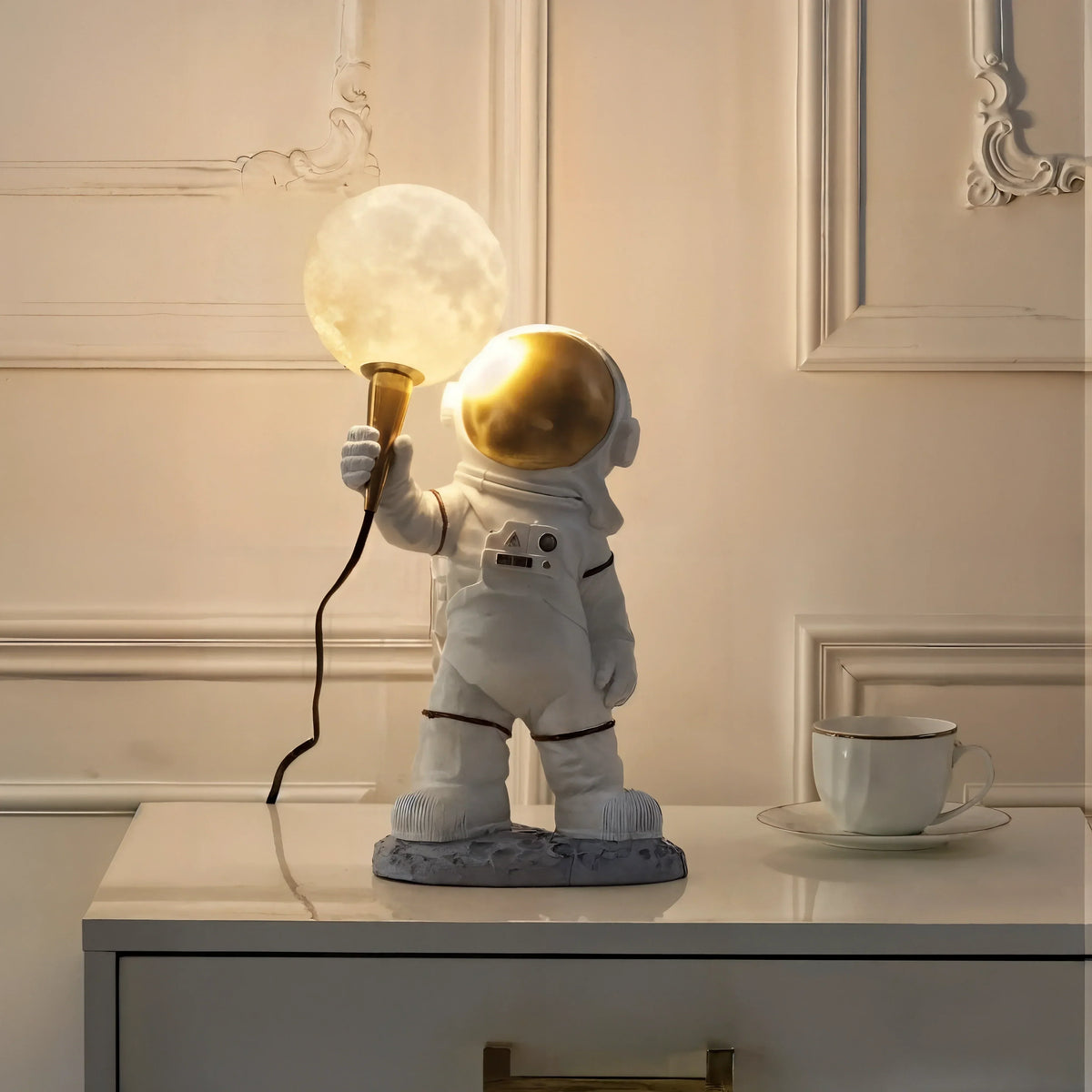 Lámpara de mesa LED Astronauta — Luz nocturna, suave luz cálida