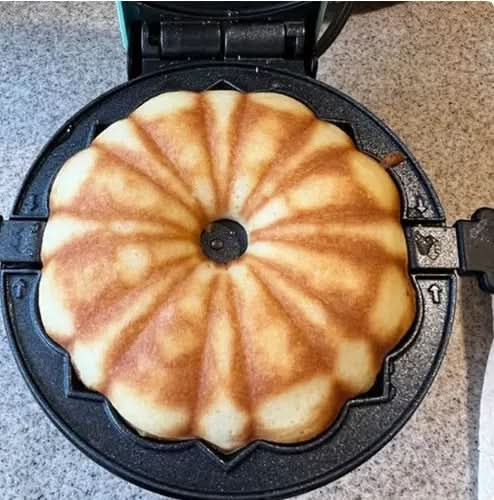 NovaBake Mini Bundt Cake Maker — Nonstick Coating, Compact Design