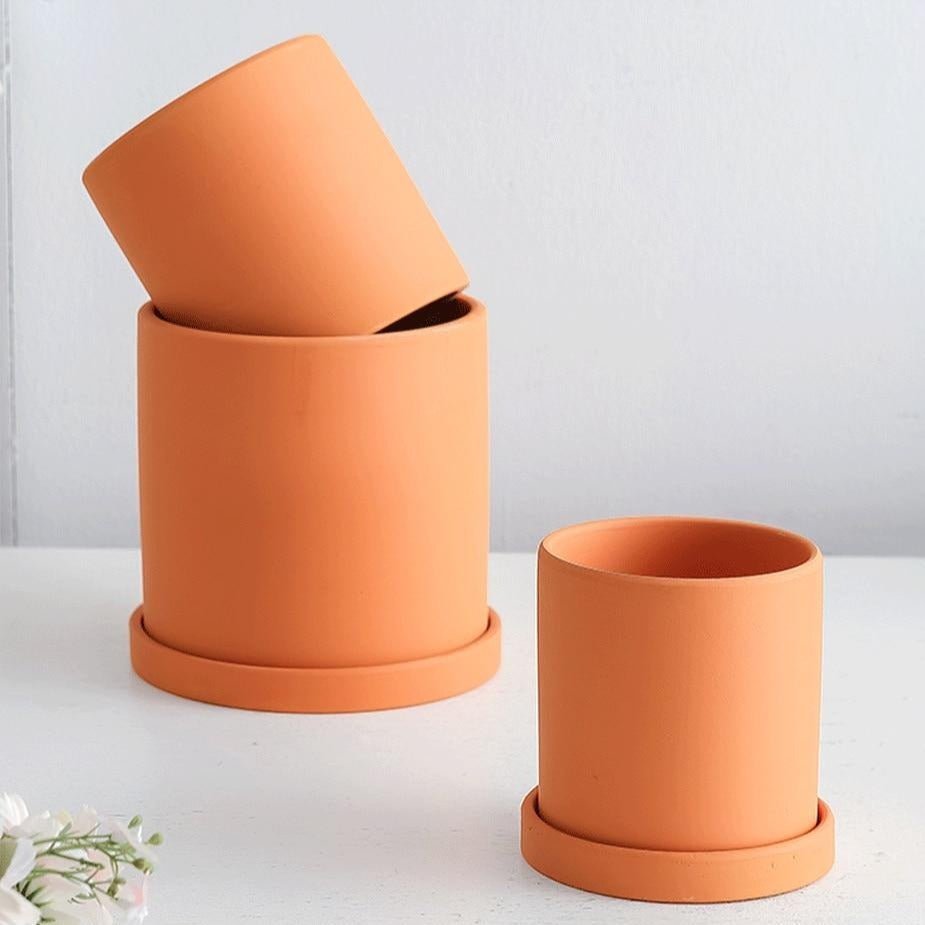 Maceta de cerámica atemporal Verdanta con plato a juego — forma minimalista