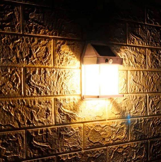 Projecteur solaire de jardin LumaBright — Capteur de mouvement intégré, éclairage extérieur toutes saisons