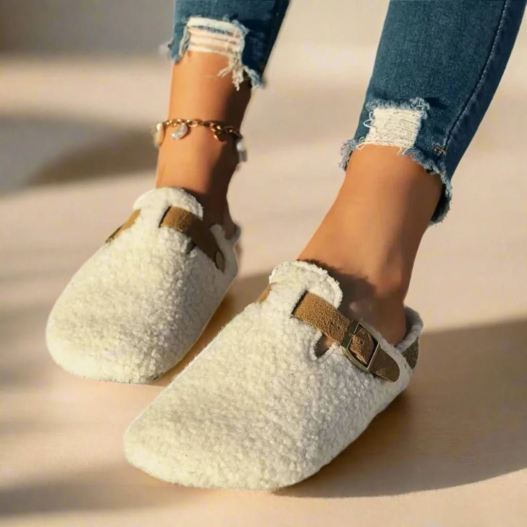 Sheep’s wool slippers designed for cozy warmth and comfortable indoor winter wear - Euroselle