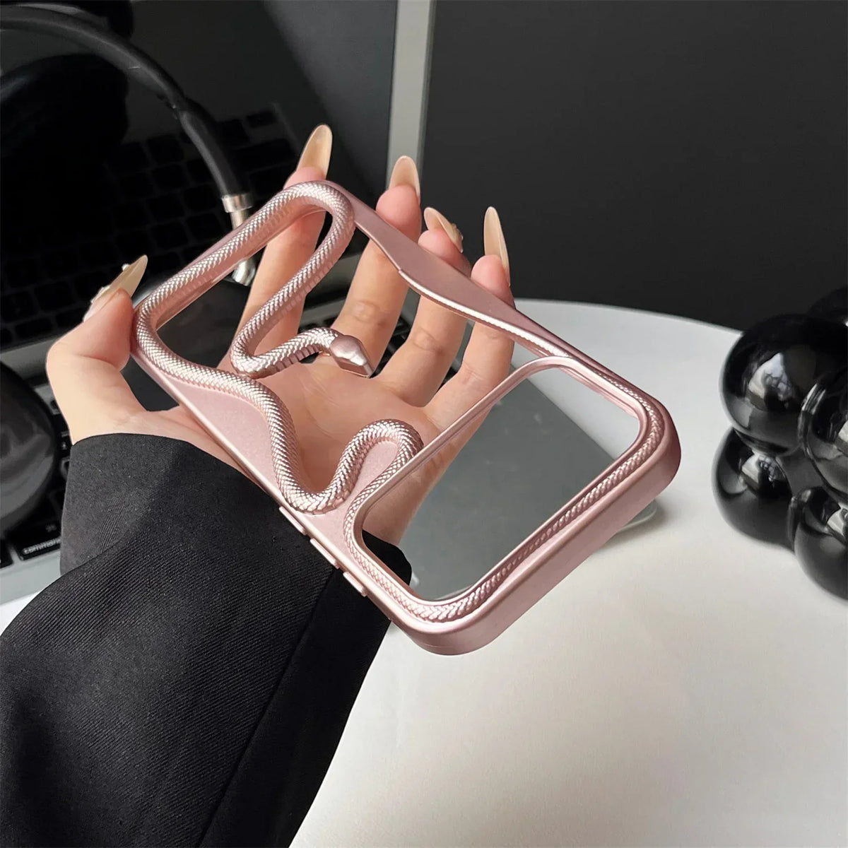 Cover per iPhone con motivo a rilievo serpentiforme 12–17 — Guscio rigido ammortizzante