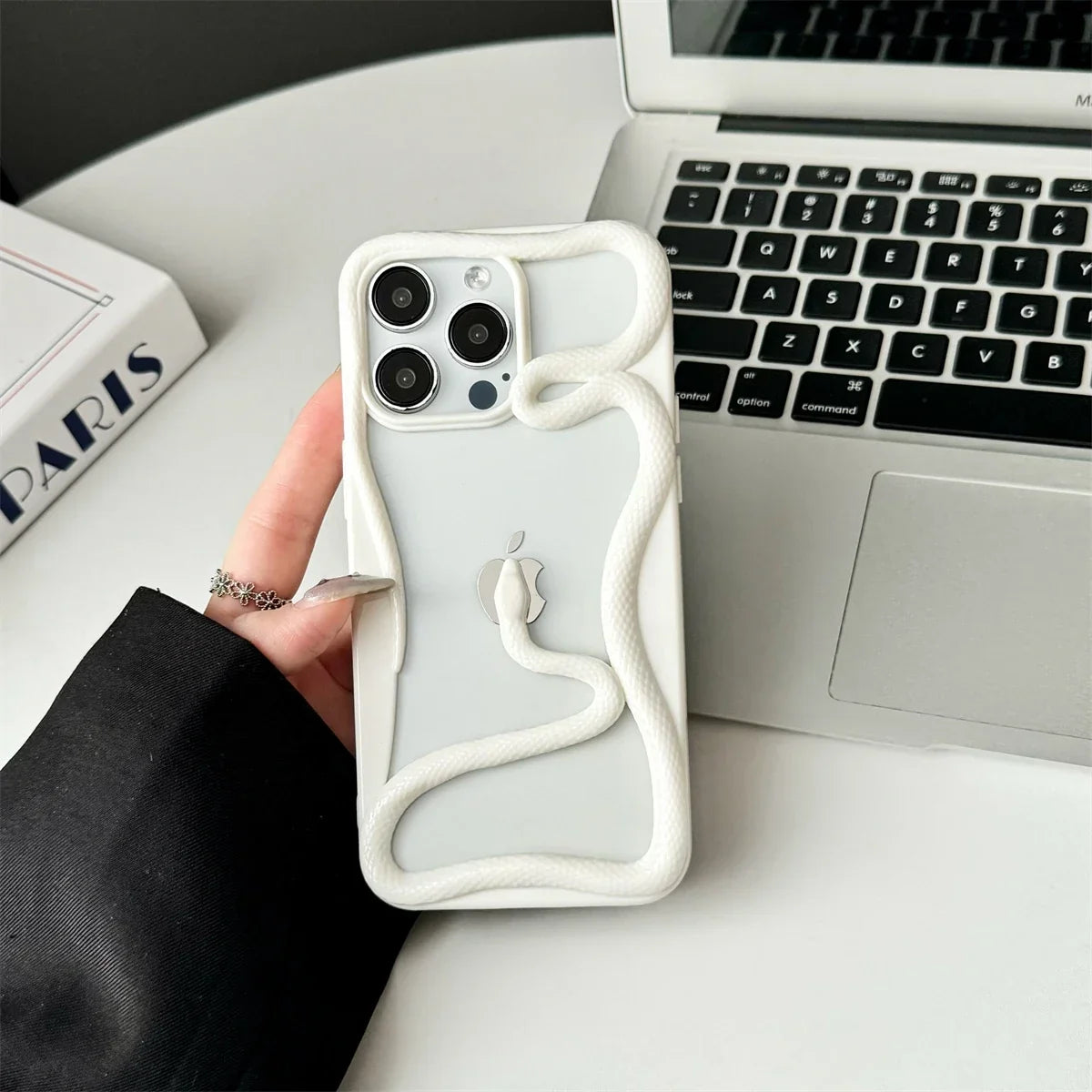 Cover per iPhone con motivo a rilievo serpentiforme 12–17 — Guscio rigido ammortizzante