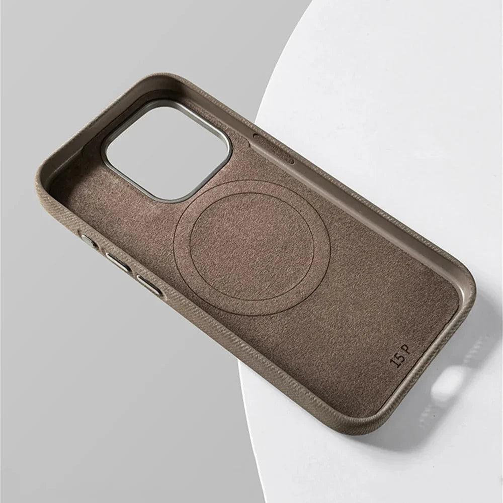 iPhone 13-17-hoesje met stoffen bekleding — draadloos opladen, vingerafdrukwerend