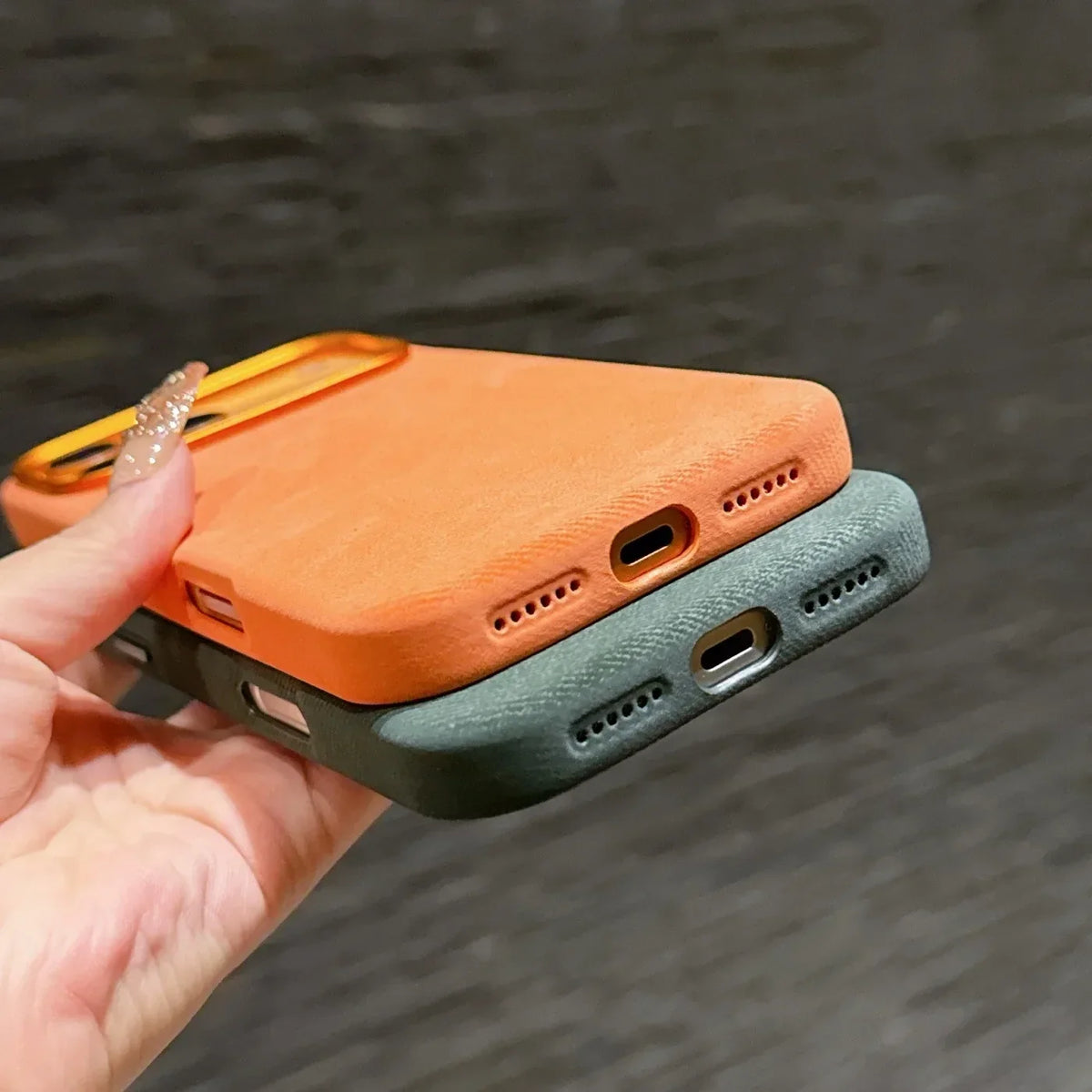 iPhone 13-17-hoesje met stoffen bekleding — draadloos opladen, vingerafdrukwerend