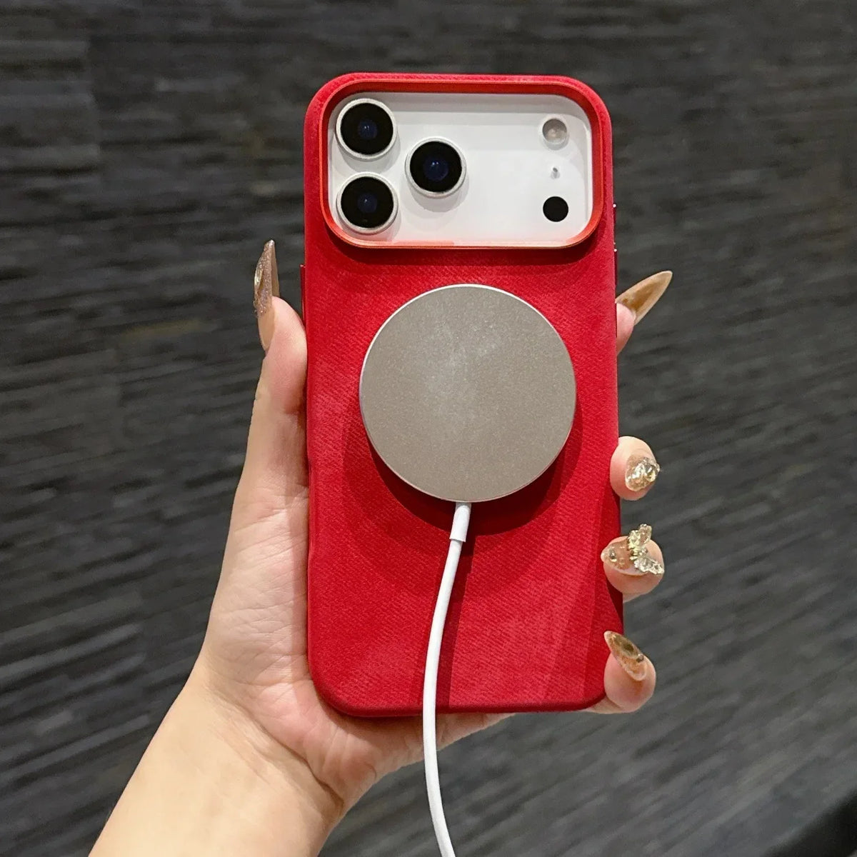 iPhone 13-17-hoesje met stoffen bekleding — draadloos opladen, vingerafdrukwerend