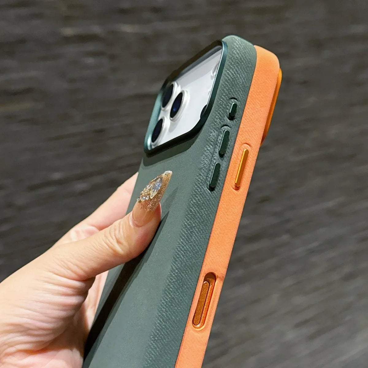 iPhone 13-17-hoesje met stoffen bekleding — draadloos opladen, vingerafdrukwerend