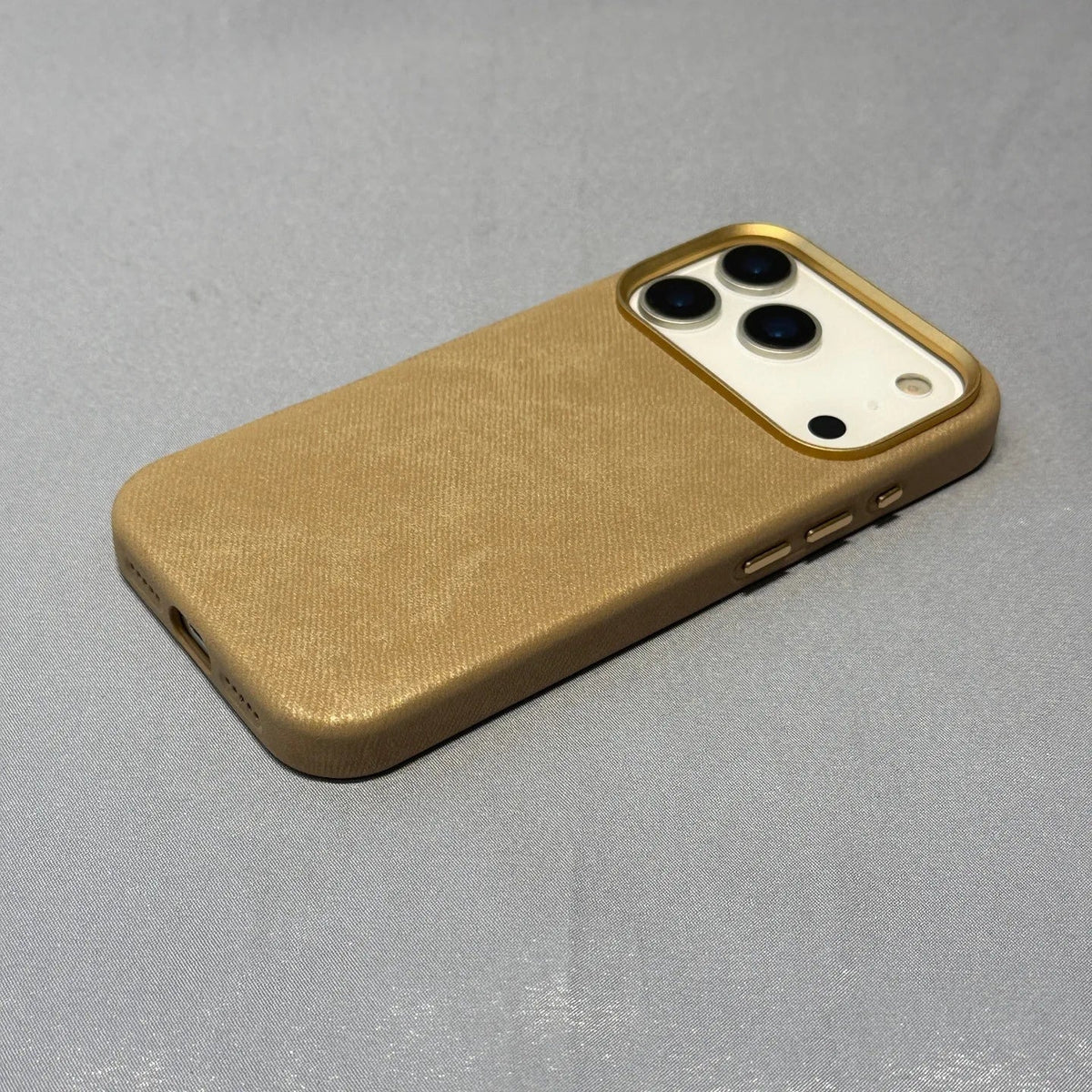 iPhone 13-17-hoesje met stoffen bekleding — draadloos opladen, vingerafdrukwerend