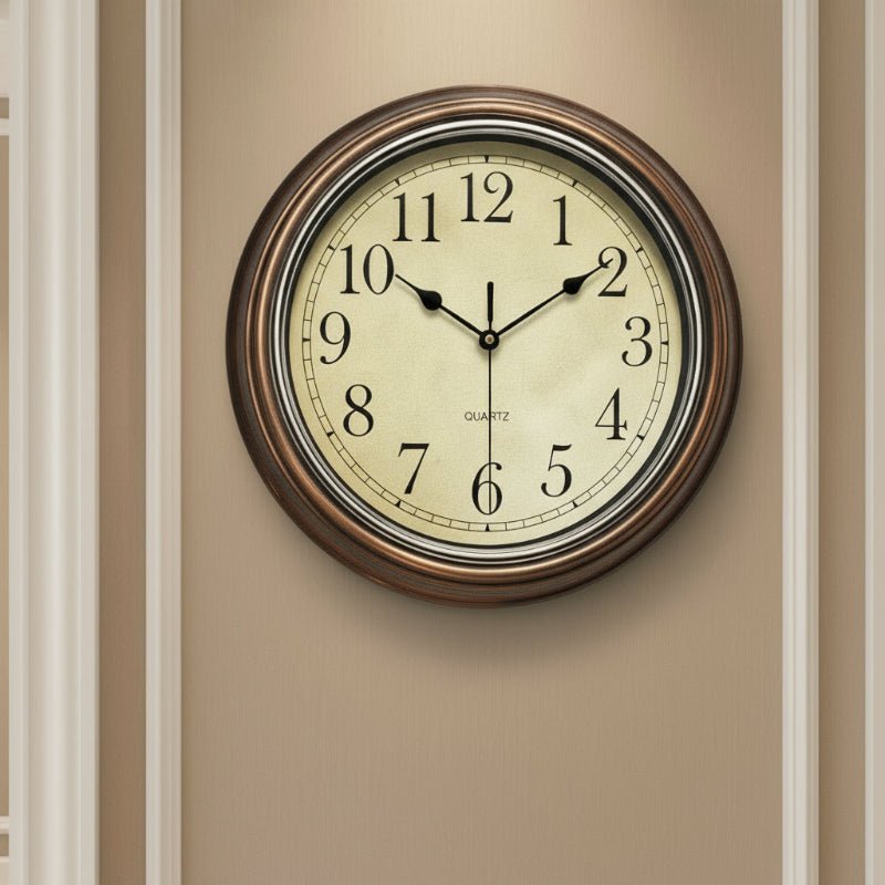 Horloge murale Lumina — Mouvement de balayage silencieux, aiguilles non tic-tac, cadran minimaliste