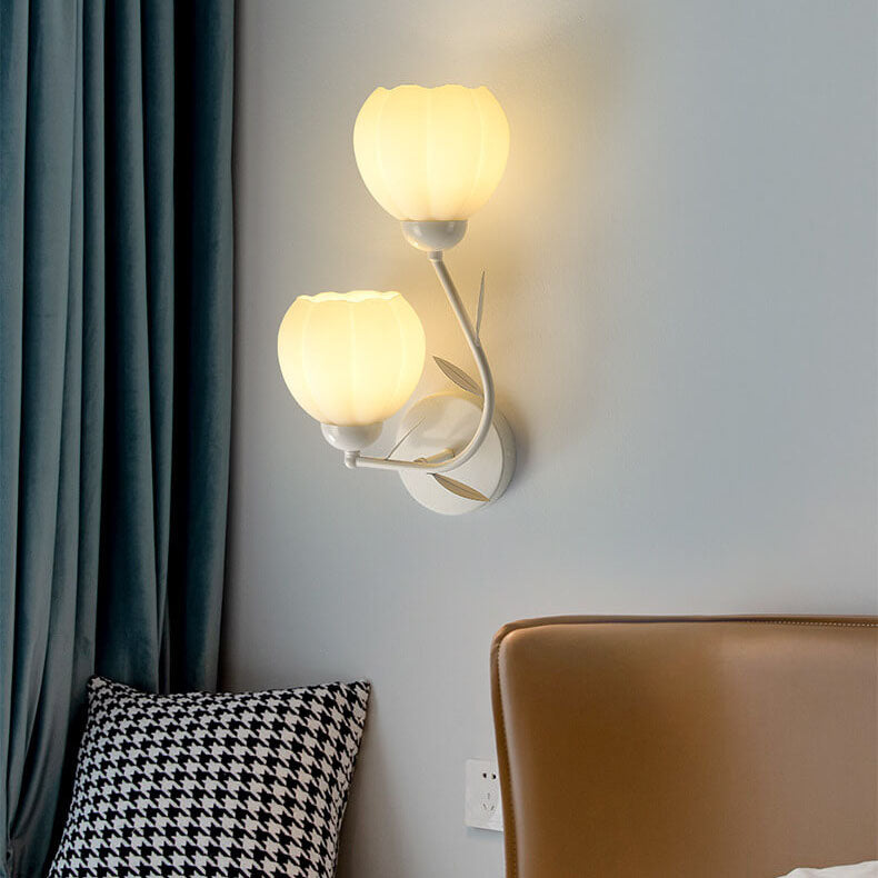 Belleverre Französische Blumen-Tassenwandleuchte Eisen Glas Schlafzimmer