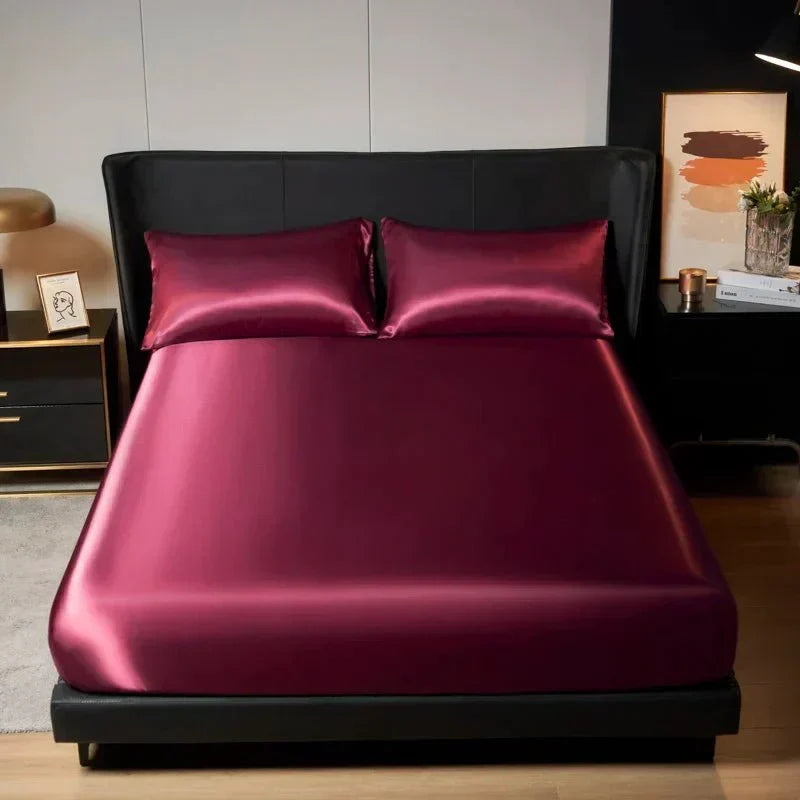 CoolSilk-is-satinsengetøj med faconsyet pasform — elastisk pasform, glat vævning