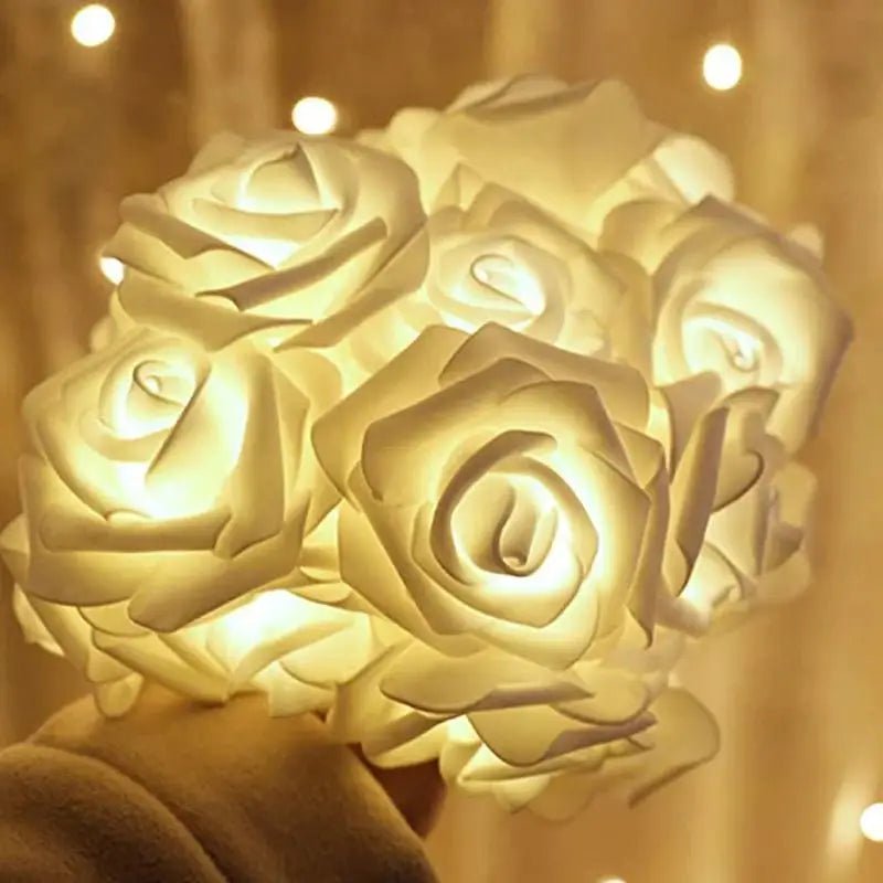 RomanceGlow-lämpimän sävyiset LED-valot - tekoruusuilla koristeltu valoköynnös