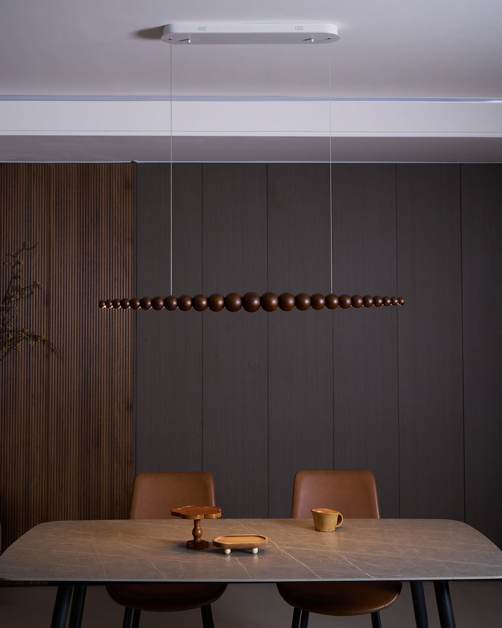 LED-pendellampe med globeskjerm, 46 tommer — metall, tre og akryl, 3000 K