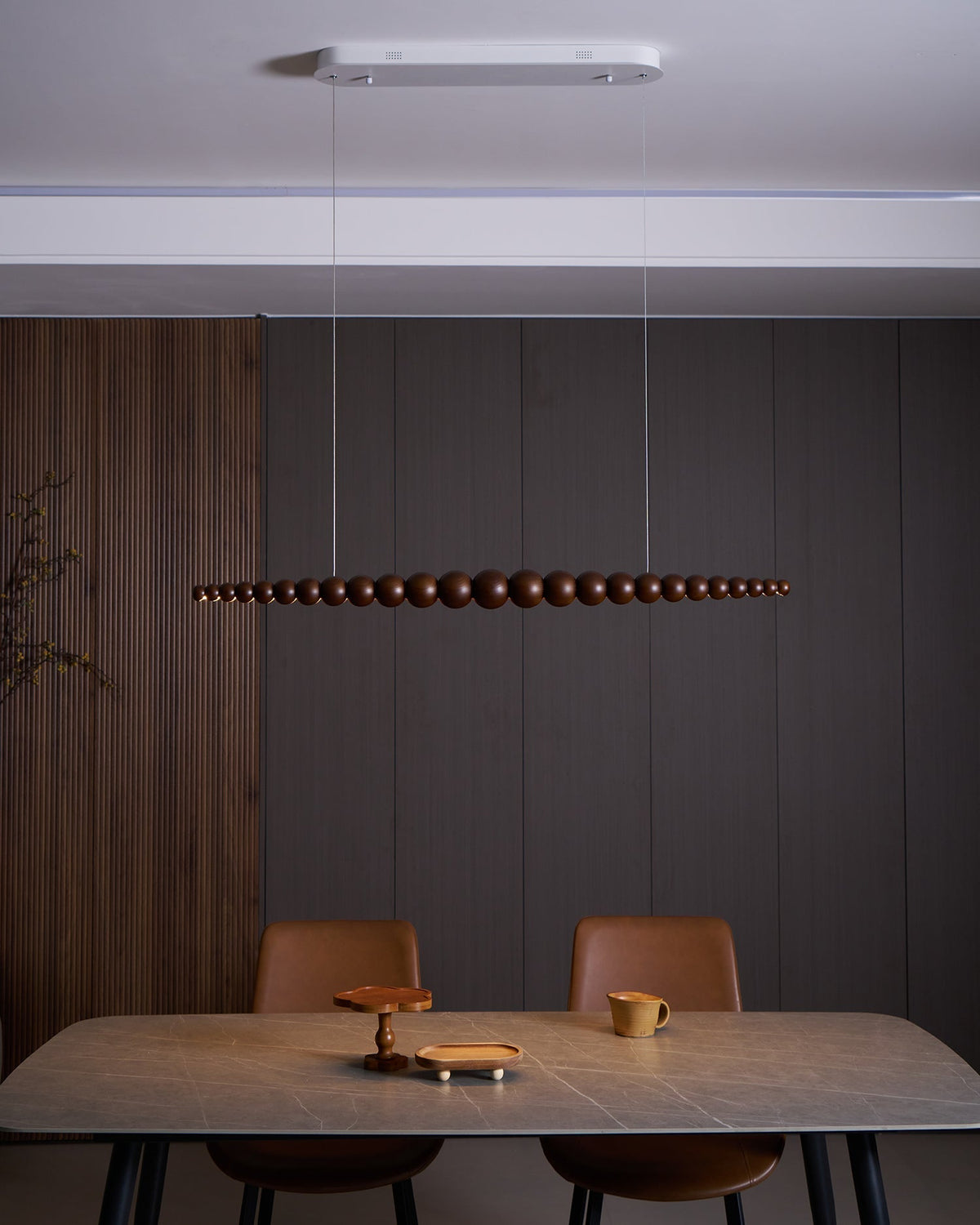 LED-pendellampe med globeskjerm, 46 tommer — metall, tre og akryl, 3000 K