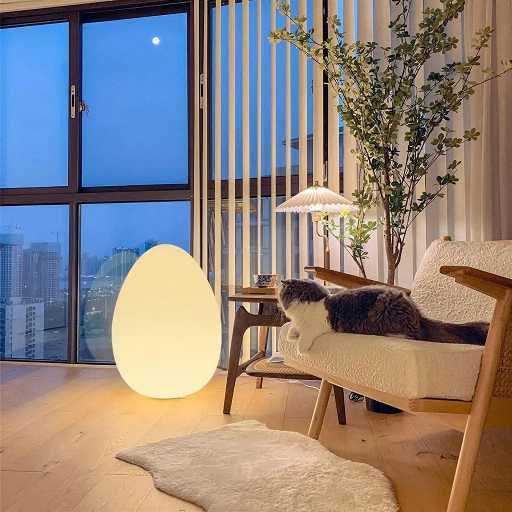 Lampadaire en forme d’œuf — Structure courbée sans joint