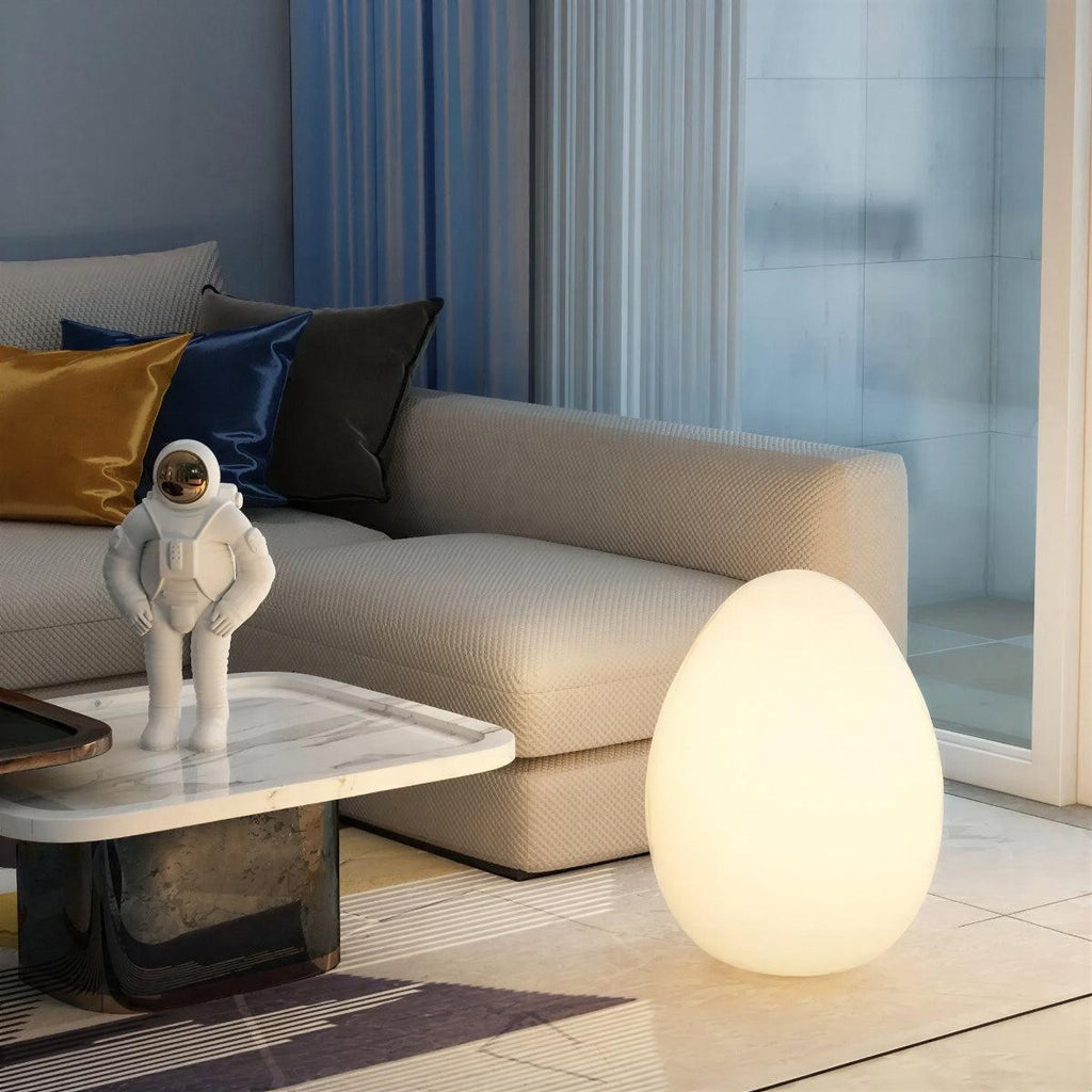 Lampadaire en forme d’œuf — Structure courbée sans joint
