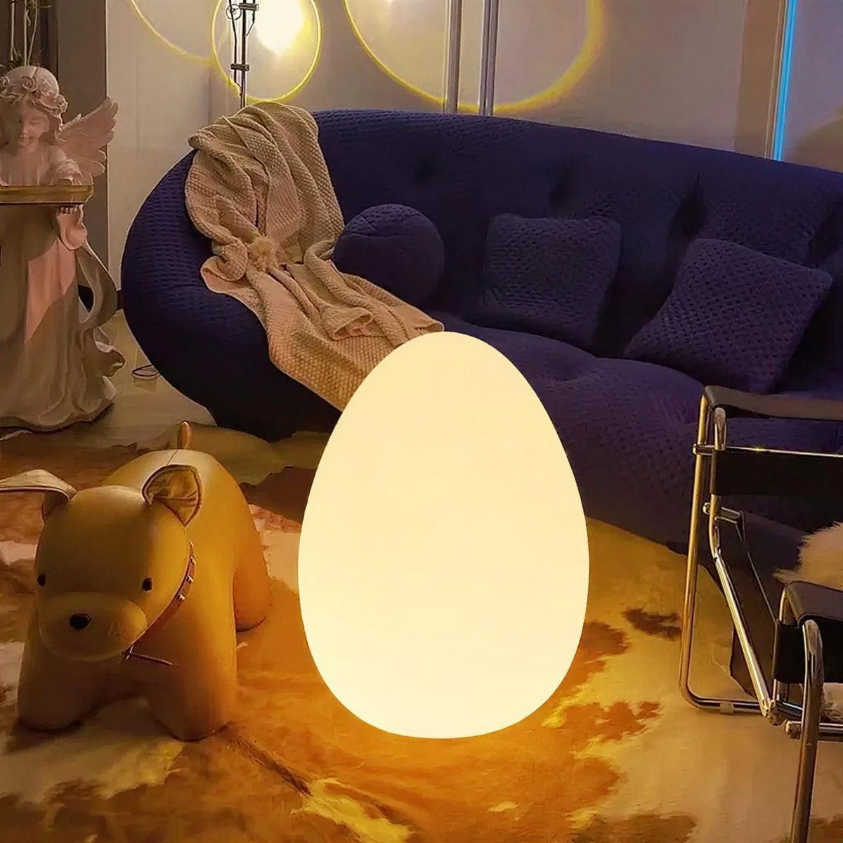 Lampadaire en forme d’œuf — Structure courbée sans joint