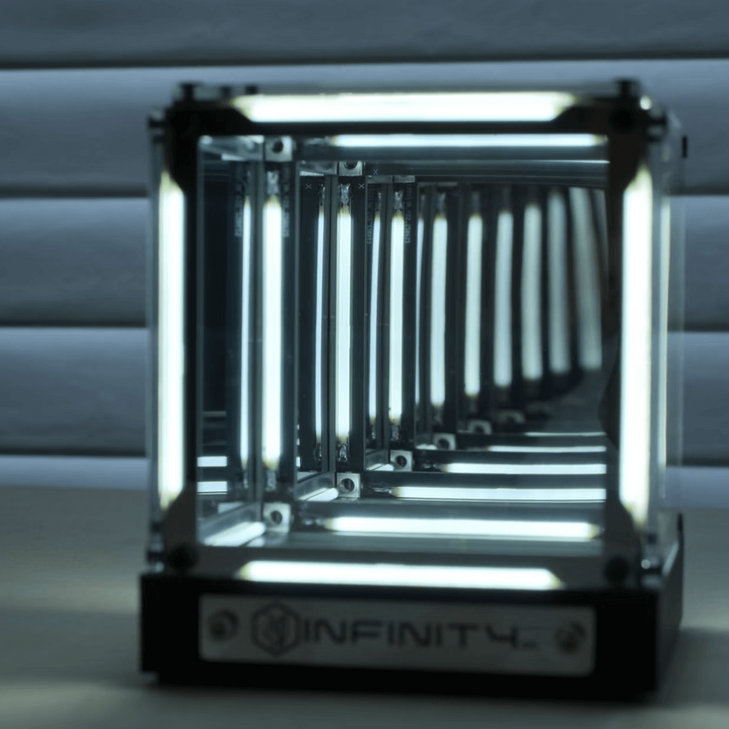 Infinity-Spiegel LED-Lampe, USB-C wiederaufladbar, Acrylglasplatten, 2000mAh Batterie | Euroselle