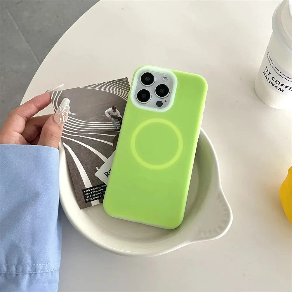 Silikonové pouzdro pro iPhone 15/16/17 Pro Max — stojánek s magnetickým kroužkem