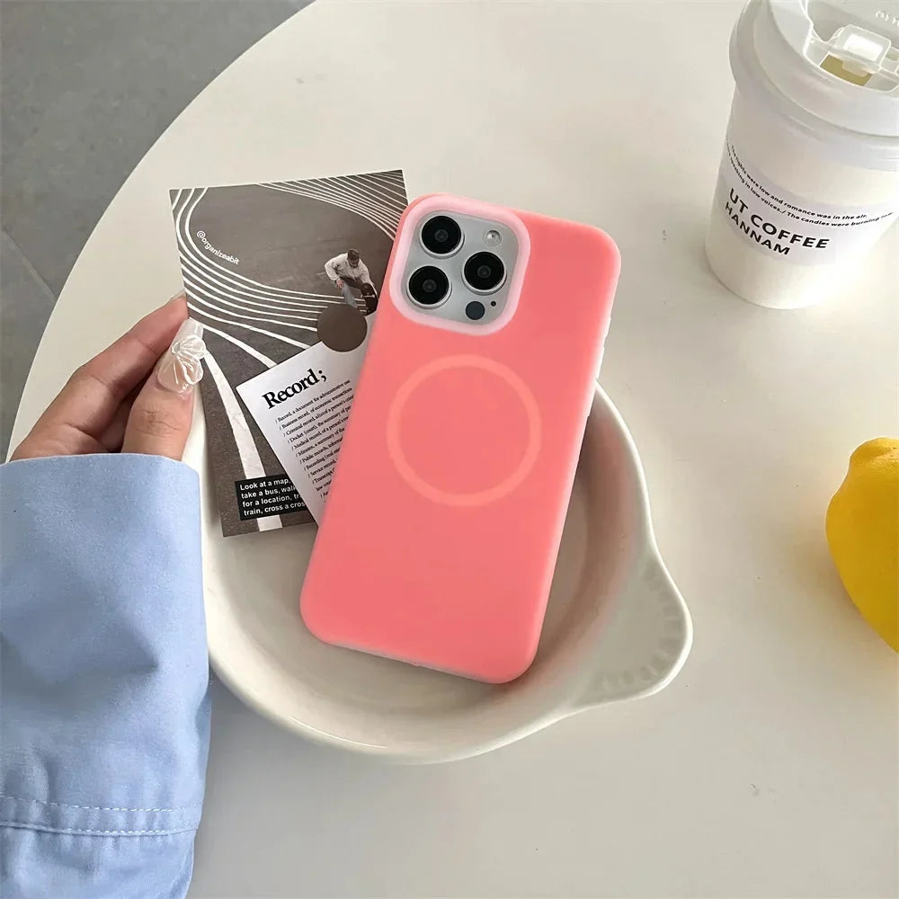 Silikonové pouzdro pro iPhone 15/16/17 Pro Max — stojánek s magnetickým kroužkem