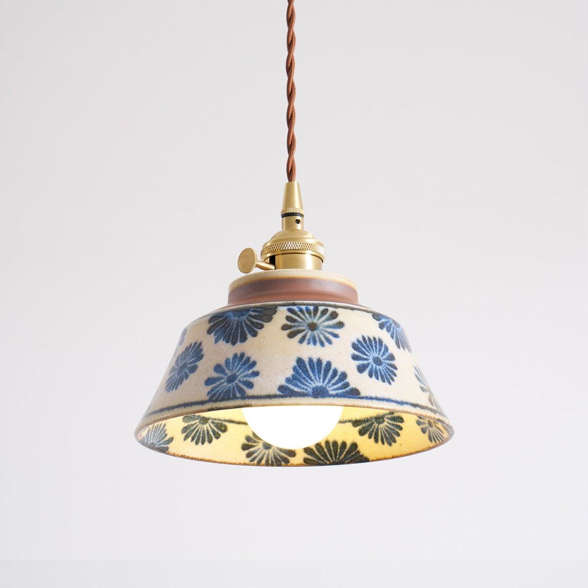 Ręcznie wykonana ceramiczna lampa wisząca — regulowany kwiatowy klosz o szerokości 7 cali