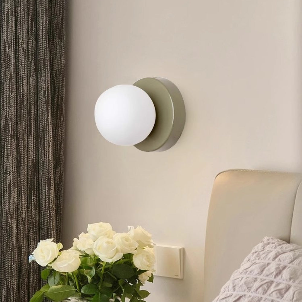 מנורת קיר ממתכת עם כיפת זכוכית – גוף תאורה קומפקטי בגודל 4.7 אינץ' למסדרונות, חדרי שינה ומבואות – בסיס E26, תאורת הדגשה פנימית 6W – עמידה בפני חלודה