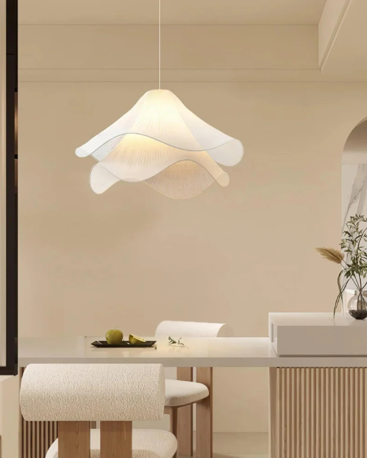Silvesta | Pendant Ceiling Light With Layered Petal Shade And Soft Glow