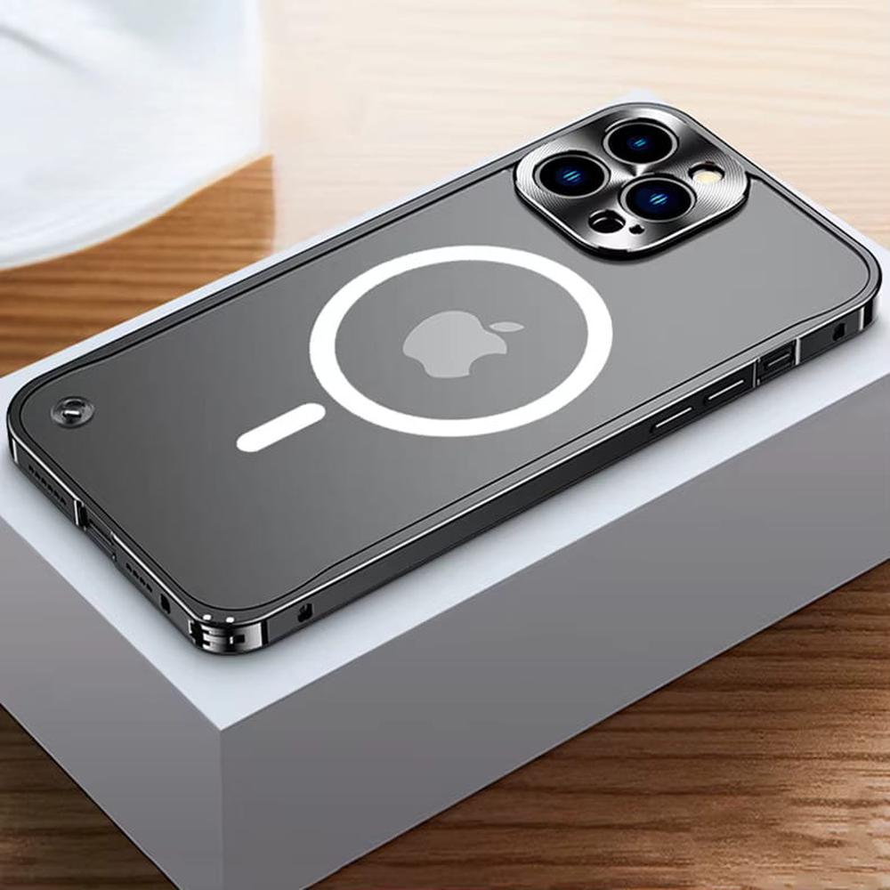 Pouzdro na iPhone 13 s frézovaným hliníkovým rámem — matná zadní strana, kroužek MagSafe