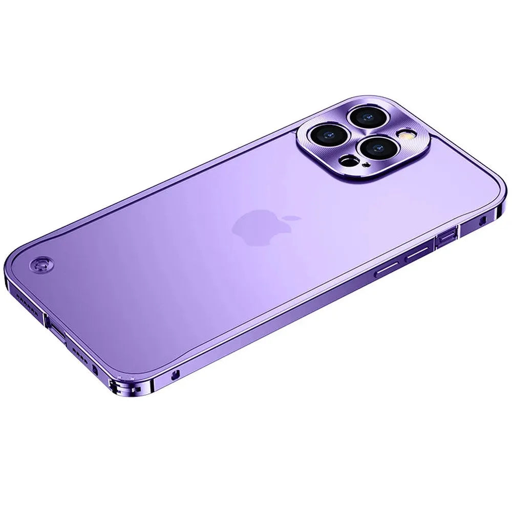 Pouzdro na iPhone 13 s frézovaným hliníkovým rámem — matná zadní strana, kroužek MagSafe
