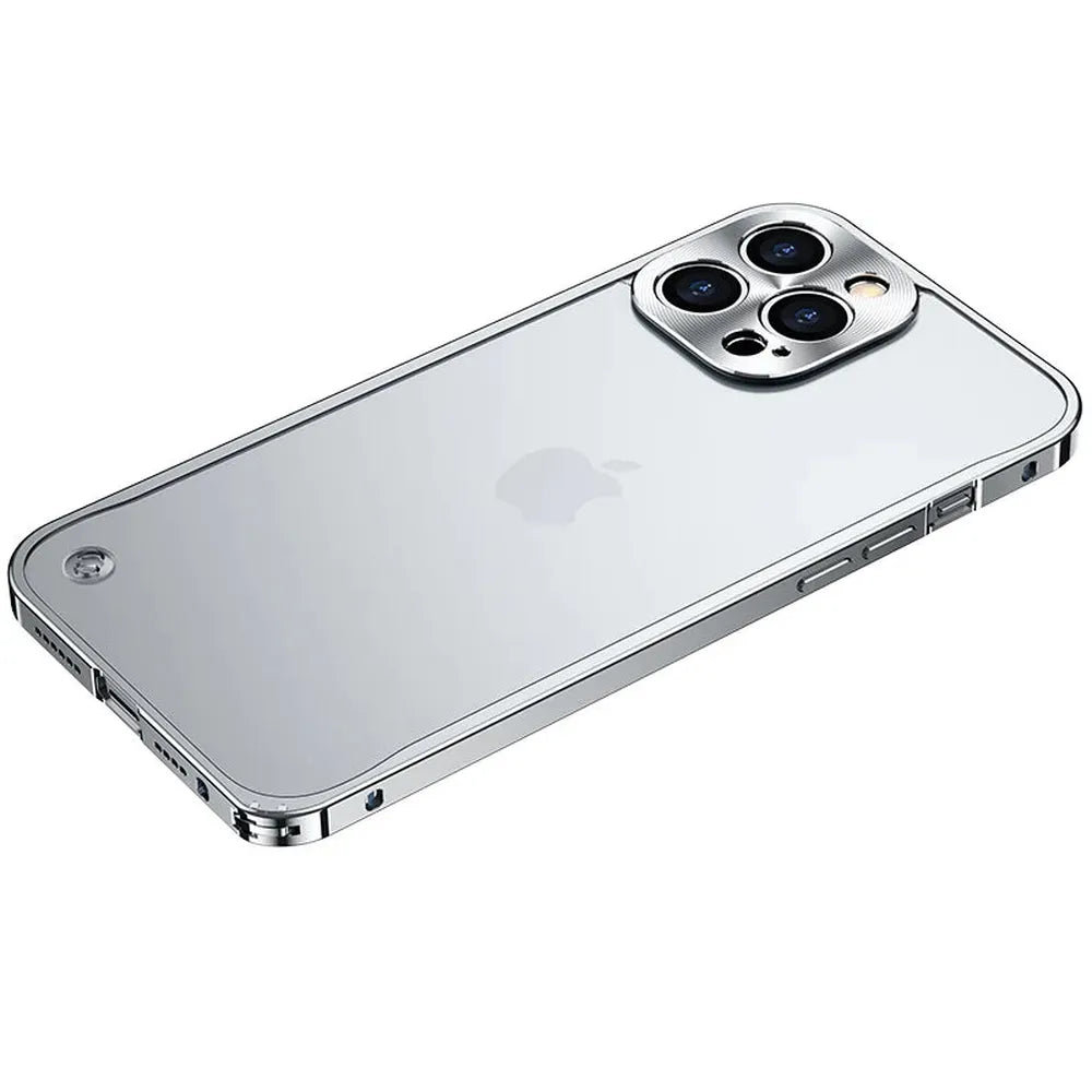Pouzdro na iPhone 13 s frézovaným hliníkovým rámem — matná zadní strana, kroužek MagSafe