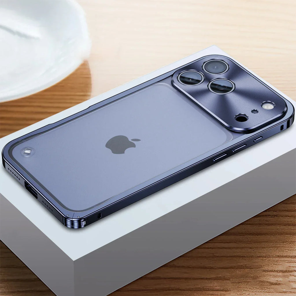 Pouzdro na iPhone 13 s frézovaným hliníkovým rámem — matná zadní strana, kroužek MagSafe