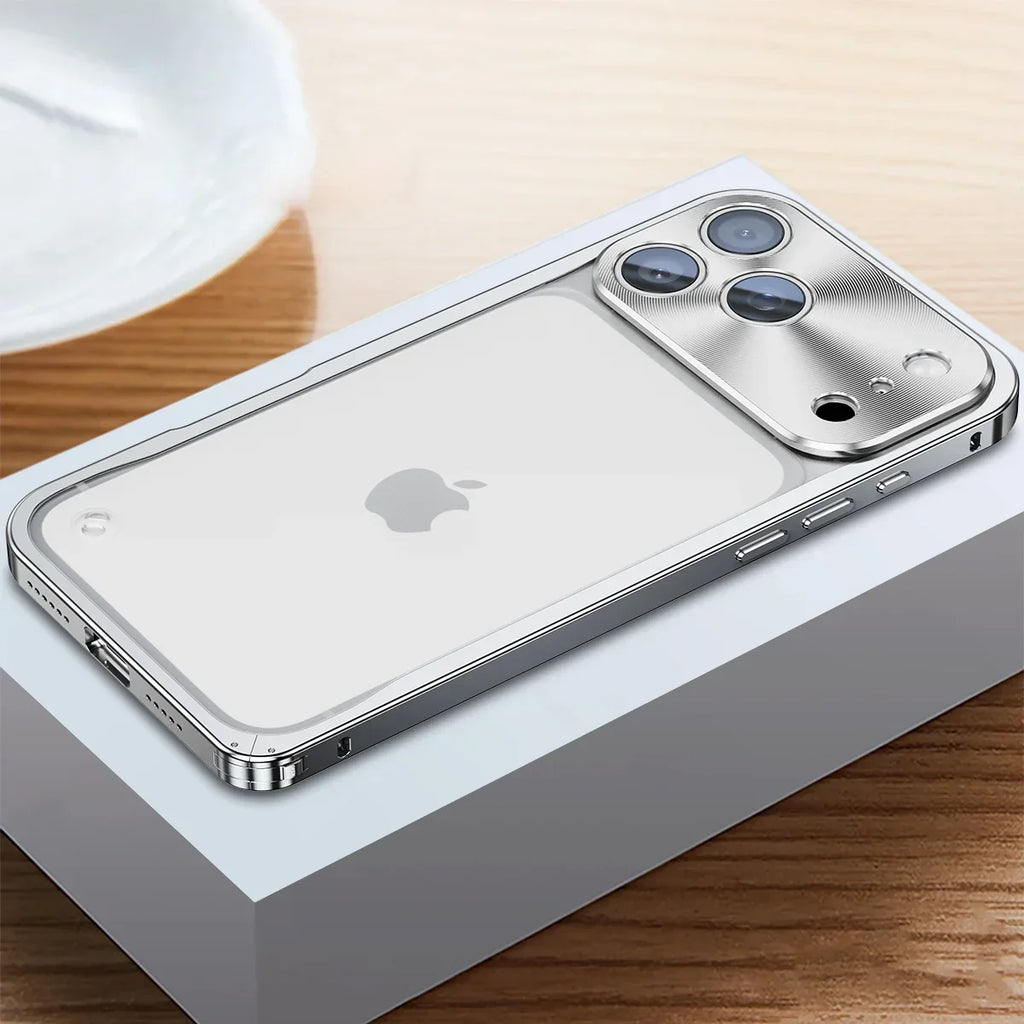 Pouzdro na iPhone 13 s frézovaným hliníkovým rámem — matná zadní strana, kroužek MagSafe