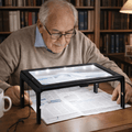 Lente d’ingrandimento pieghevole 3x LuminaFold — Struttura compatta autoportante, illuminazione a LED
